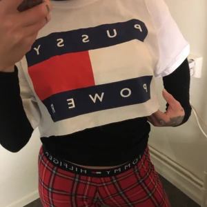 Pussy power tee - Denna är I XL, kommer skicka en som inte är avklippt. 