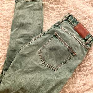 Säljer dessa super fina jeans ifrån MONKI då de är för små på mig! De är använda endast ett fåtal gånger, och är så gott som nya. 💕💕