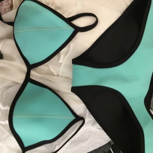  - Äkta TRIANGL bikini i mintgrön. Nypris: 700kr
