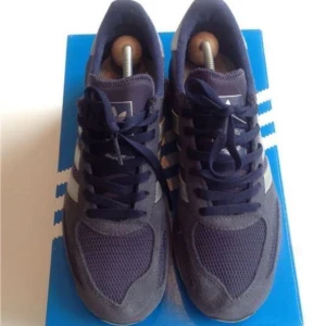  - adidas originals L.A. trainer i dess navy originalfärg, strlk 39 1/3 (UK 6 eller US 6,5)