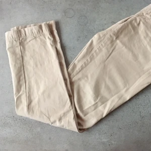  - Skitsnygga byxor från J Lindberg! Frakt ingår i priset!