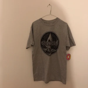  - Grå ODD FUTURE T-shirt stl M. Aldrig använd :-)
