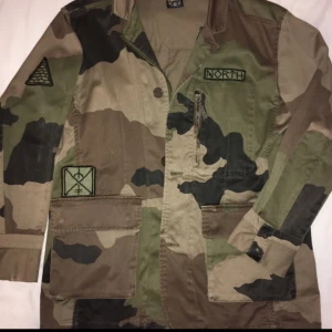  - Camojacka från Drop Dead, perfekt till vår då den är tunn. 