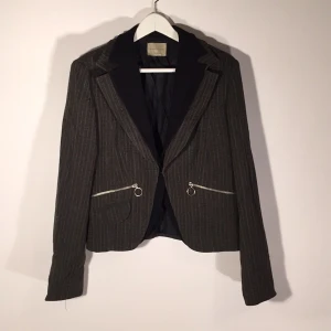  - Blazer with double flip effect on the front. Fabric has subtle shining threads. Bought in Italy