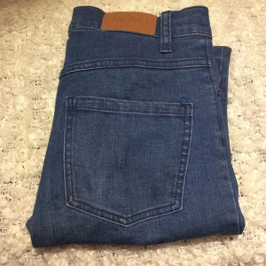  - Högmidjade jeans från Monki. Möts upp i Stockholm 🥀