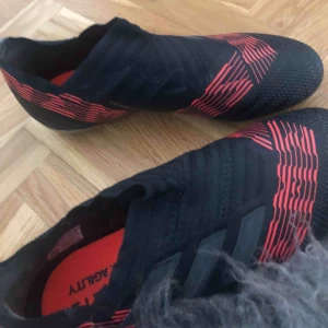  - Säljer dessa jätte snygga fotbollsskor, har aldrig kommit till användning eftersom de är förstora! Nytt pris 2069⚽️🥰🤩