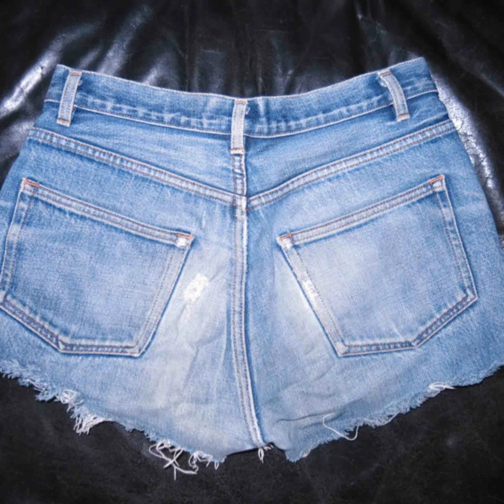 Jeansshorts, storlek 29 från APC. Shorts.