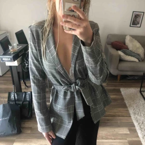  - Kavaj i perfekt skick, med tillhörande skärp men lika fin utan! 🌹 50 kr frakt