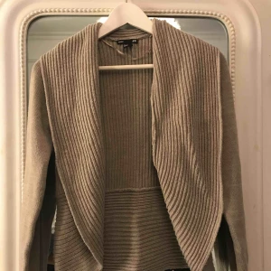  - Beige kofta från HM 