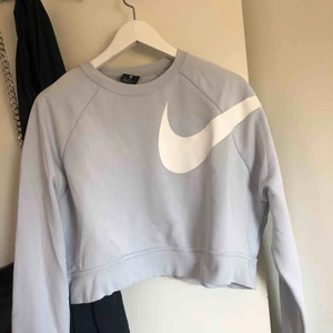  - Aldrig använt . En magtröja nästan. Går till naveln ungefär