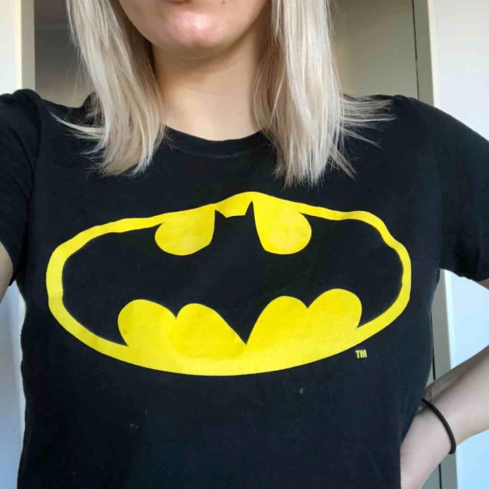 Batman T-shirt från DC. Frakt ingår.. T-shirts.