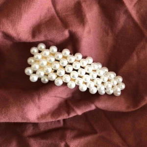  - Superfint spänne från NA-KD. Sparsamt använt! Vid swishbetalning kan det skickas för 11kr med frimärke. 