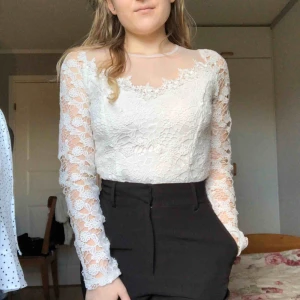  - Underbar body i toppenskick, endast blivit använd en gång. Köptes för 399 kr på Bubbleroom, från märket Girl in mind. Passar xs-s. 