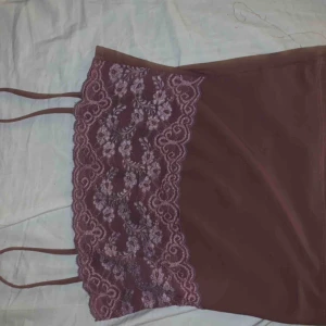  - As fint lila linne från nåt märke jag inte vet riktigt vad det är för märke. Passat mig med strlk S!