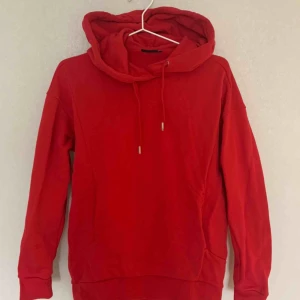  - Lite mörkare i färgen än bilden visar. Knappt använd. Bra passform oversize passar xs/s