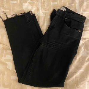  - Nakd jeans. Köparen står för frakten 