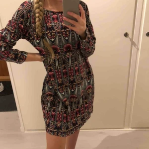  - mönstring klänning, väldigt skön och luftig 