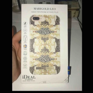  - Skal från Ideal Of Sweden som passar iPhone 6/7/8 PLUS. det finns bara två pyttesmå repor som bara märks om man kollar jättenära.(se sista bilden)  köparen betalar frakten men kan även mötas i Göteborg 
