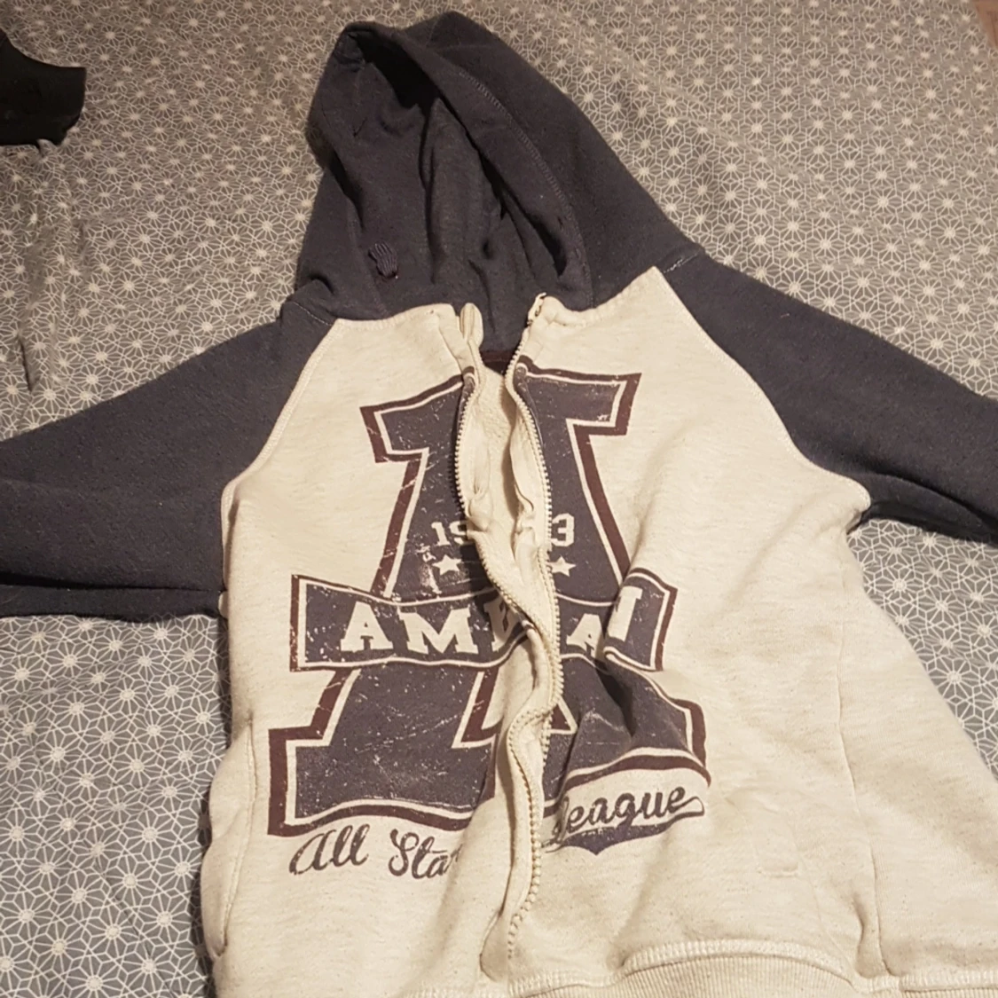 En snygg tjock tröja. - 90