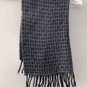  - Fendi skarf i bra skick💖