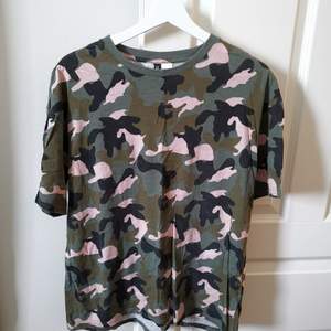 Tshirt i camouflage 