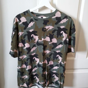 Tshirt camouflage  - Tshirt i camouflage 