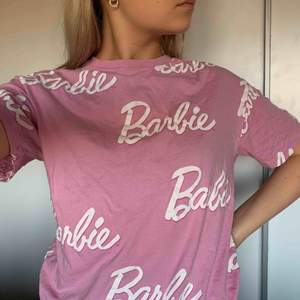 Vintage T-shirt ”Barbie”  Budet ligger på 160kr