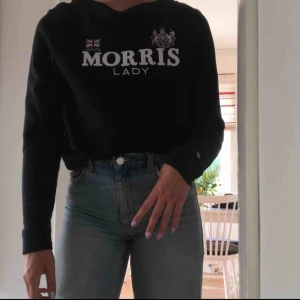  - Knappt använd sweatshirt från Morris. Nypris 1200kr💖 Är en xs-s normalt och denna sitter lite oversized💕frakt 79kr tillkommer 