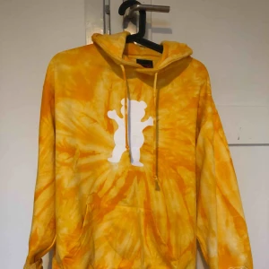  - Grizzly x Diamond hoodie  Funkar för både S och M  Köparen står för frakten💎