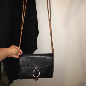  - Axelväska i bra skick!