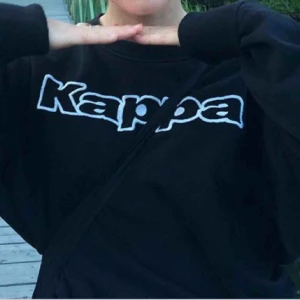  - Kappasweatshirt! Helsvart med logga fram, välanvänd favvotröja men i bra skick!! Kan fixa bättre bilder om nån vill🤗