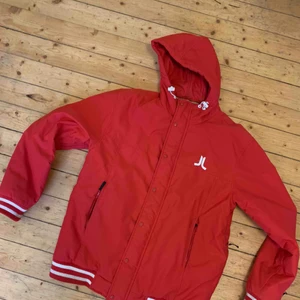  - Wesc jacka i nyskick! Vinterjacka använd max 5 gånger. Kan skickas, då betalar köparen frakt. 