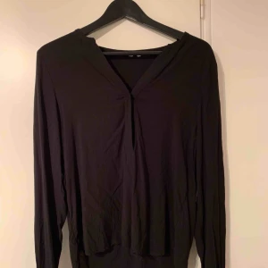  - En superskön blus/tröja från Cubus, kom inte till användning för mig. Storlek 34.