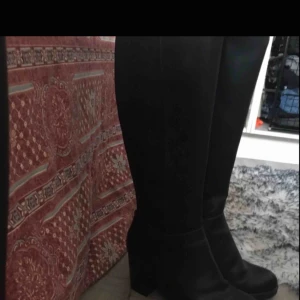  - Jätte fina boots med äkta skinn, jätte fina nu till hösten! Använd 1 gång, Fler bilder bara att fråga! 😍