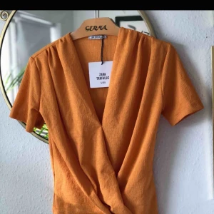  - säljer den här gobiten, köpt i appen men tyvärr passade den inte mig </3 bilder lånade från förra säljaren. oanvänd och lappar kvar!