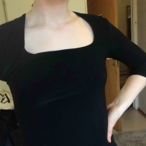  - Svart tröja! Köparen står för frakr