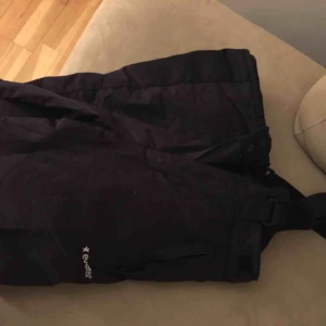  - Everest skidbyxa med hängslor