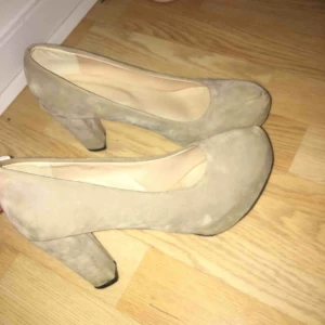  - Högklackar, storlek 43 men passar ändå för dig som har 38-43