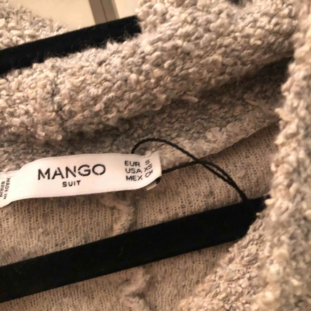 Mysig tröja från mango. Tröjor & Koftor.