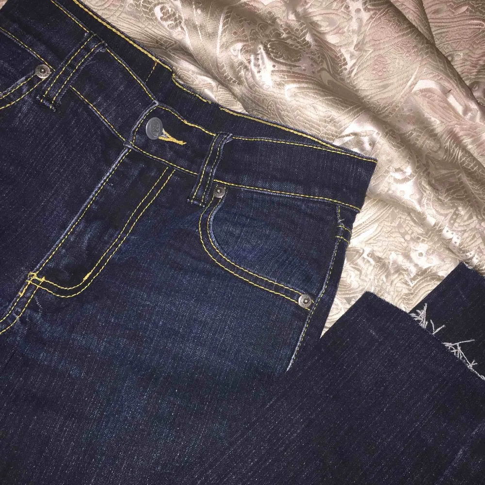 Supersnygga, tighta cheap monday jeans, tyvärr alldeles för tighta för mig</3   Kan skicka eller mötas upp. Jeans & Byxor.