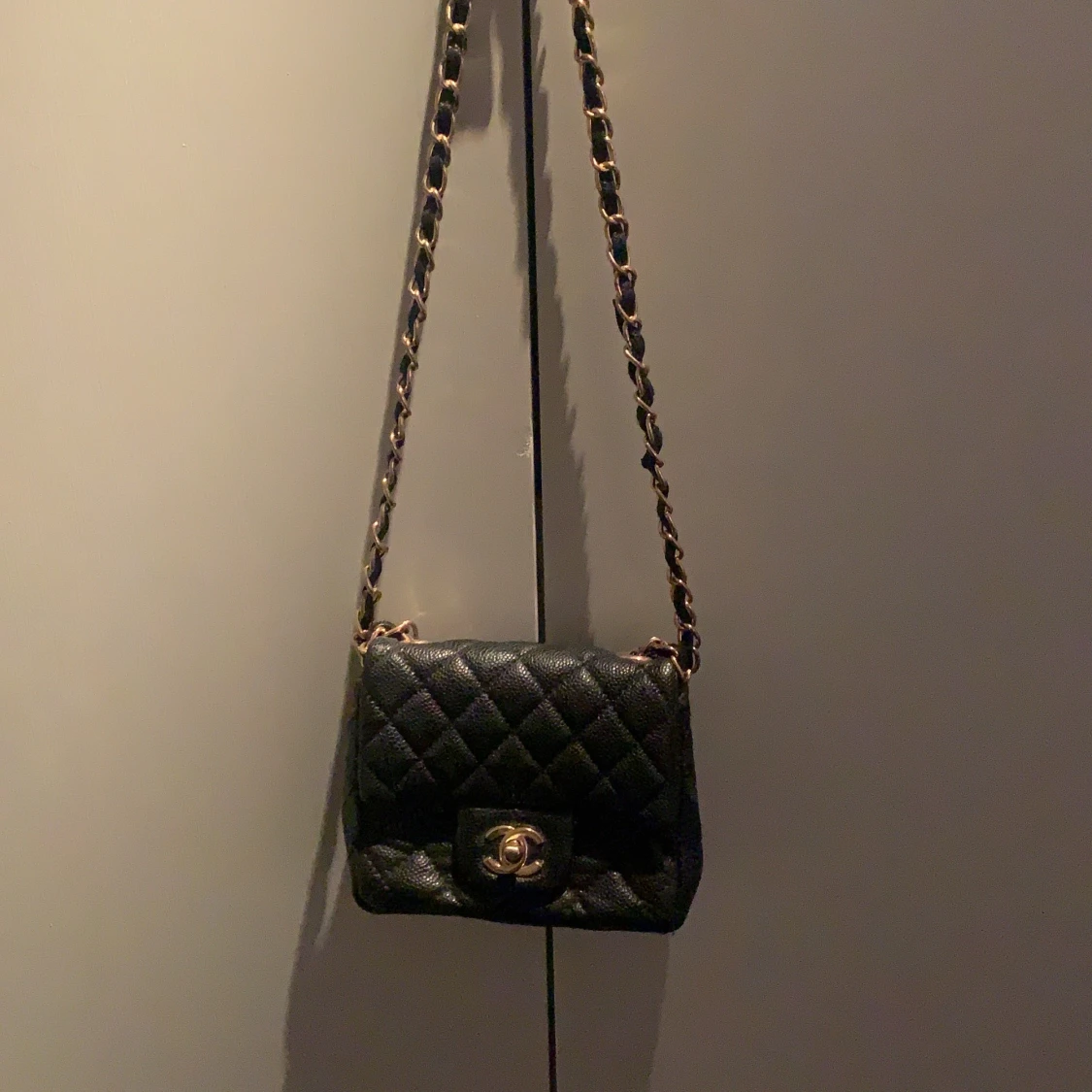 Chanel handväska, har andvänts några få gånger! Jätte ren och perfekta väskan💕