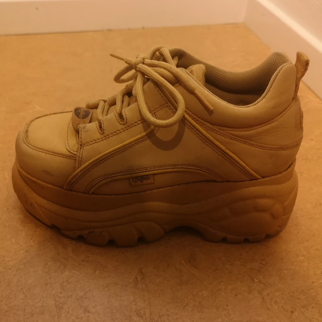 Senapsgula buffalos - 90