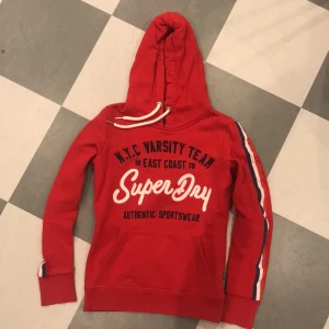 Superdry hoodie - Fint, använt skick. Använd i ca 1 år. Köparen står för frakten. 