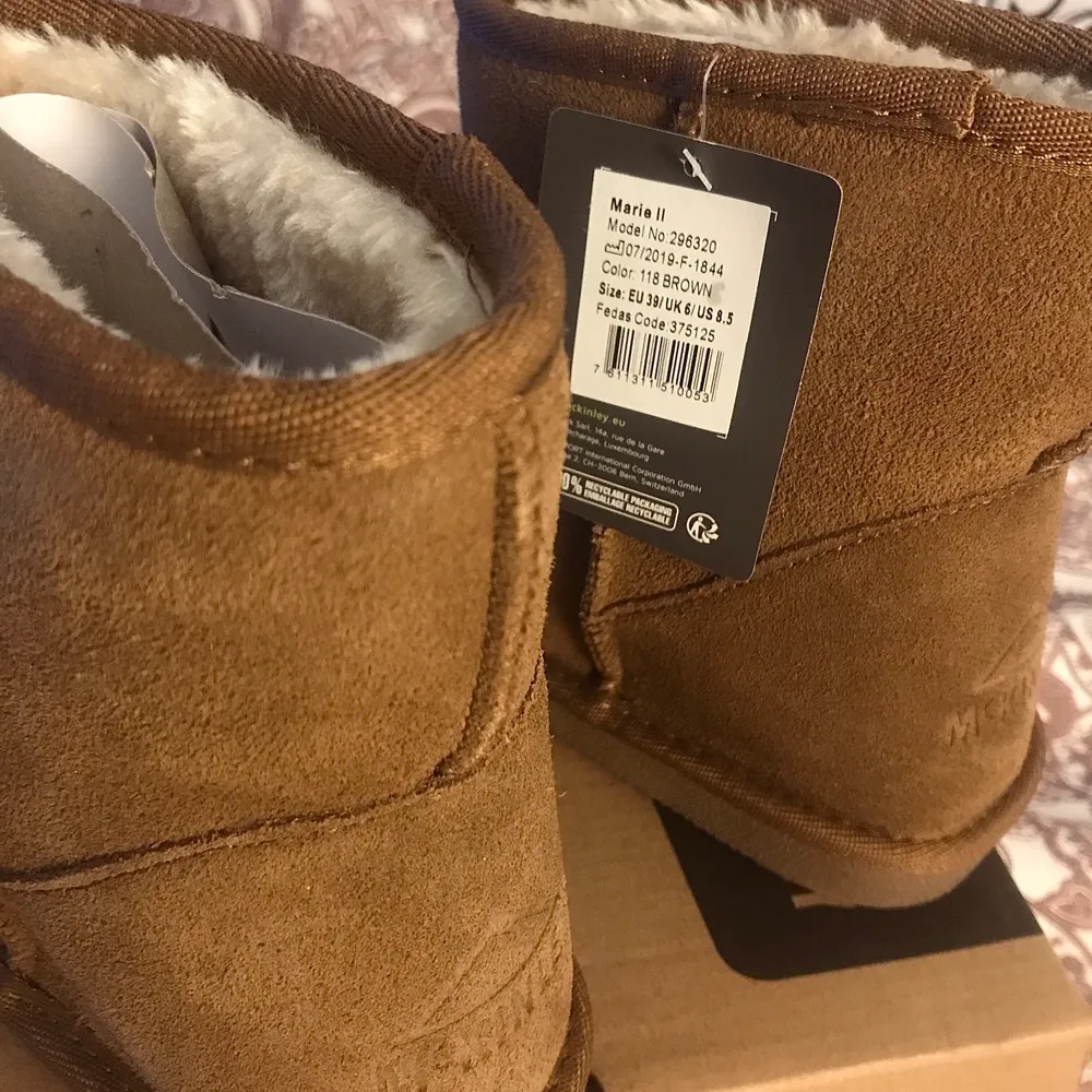 Helt nya super snygga och varma(!) Mckinley uggs stl 39 i en brun färg som är helt fodrade. köpta på Intersport för 400kr under hösten 2019, tror inte dem säljs längre. Tyvärr har dom bara stått i garderoben, Vid mer frågor/bilder tveka inte att skriva!🥰❤️      Skulle intresset vara högt så införs budgivning. . Skor.