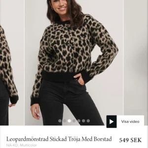 Leopard stickad tröja - Stickad tröja i leopardmönster från nakd. Storlek S fint skick. Frakt tillkommer