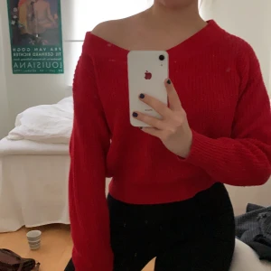 Röd stickad tröja från Bikbok!  - Säljer en superfin röd stickad tröja från Bikbok! 💞 Jätte bekväm och mjuk material! 