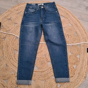 Kortare modell oanvända stl 34 - Jeans kortare modell