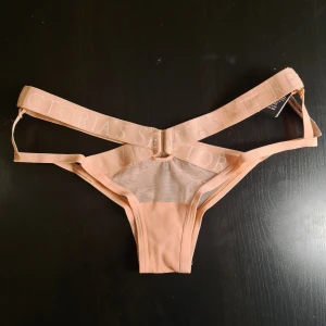 Victorias Secrets stl S - Säljer dessa sjuuukt söta och sexiga trosor då jag aldrig känt att jag haft något användningstillfälle för de. Blev helt kär i de i affären. Självklart helt oanvända med lappar kvar, endast testade utanpå andra kläder🌹