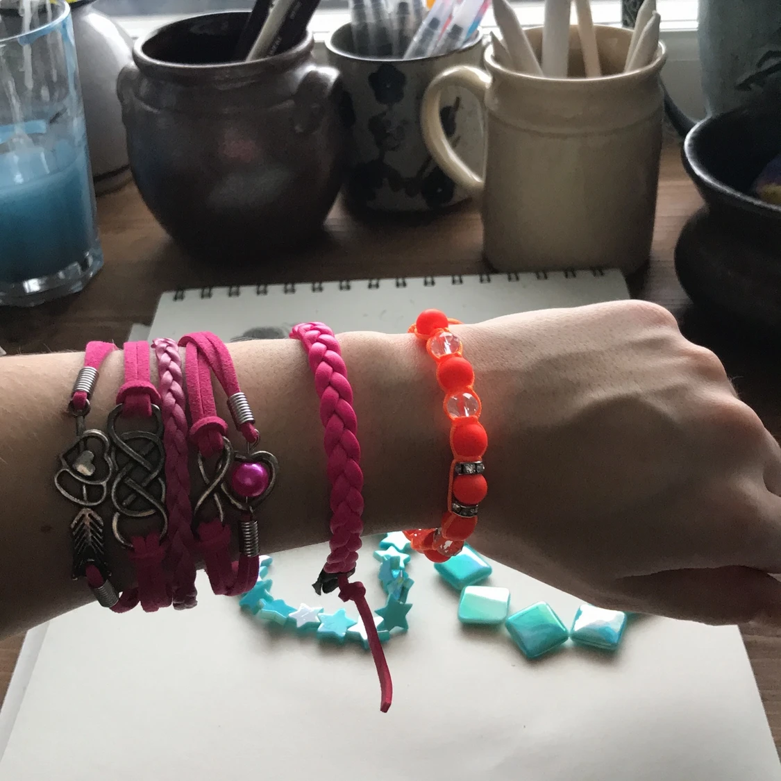 Olika armband med snygga detaljer - 90