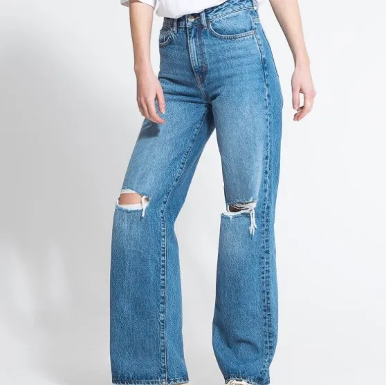 Fina jeans med hål!. Jeans & Byxor.